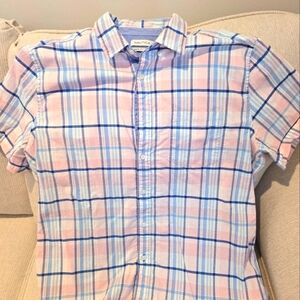 Men's casual buttoned shirt